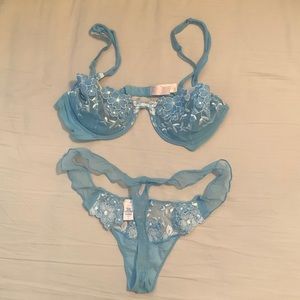 Victoria’s Secret Angels lingerie set